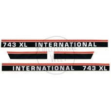 Aufklebersatz schwarz - weiß - rot für McCormick / IHC 554 743 744 844 946 1046